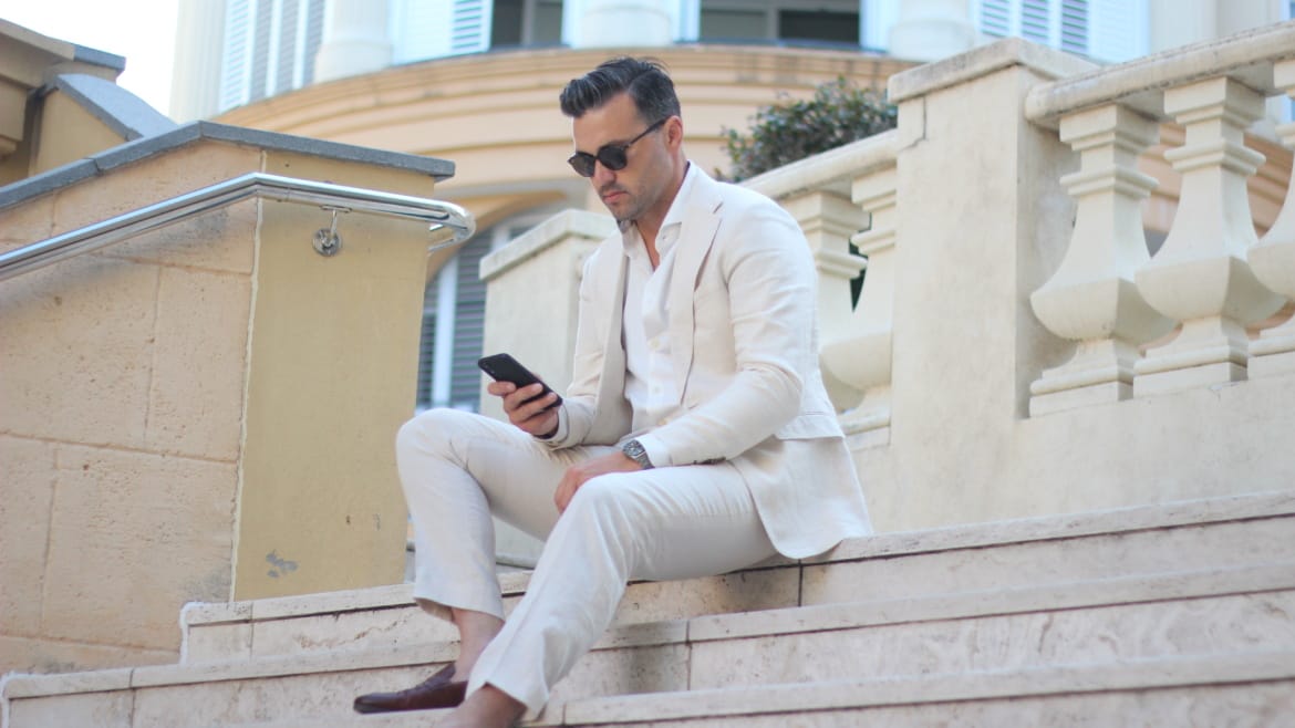 Tailored Spring/Summer Styles – Linen Suits